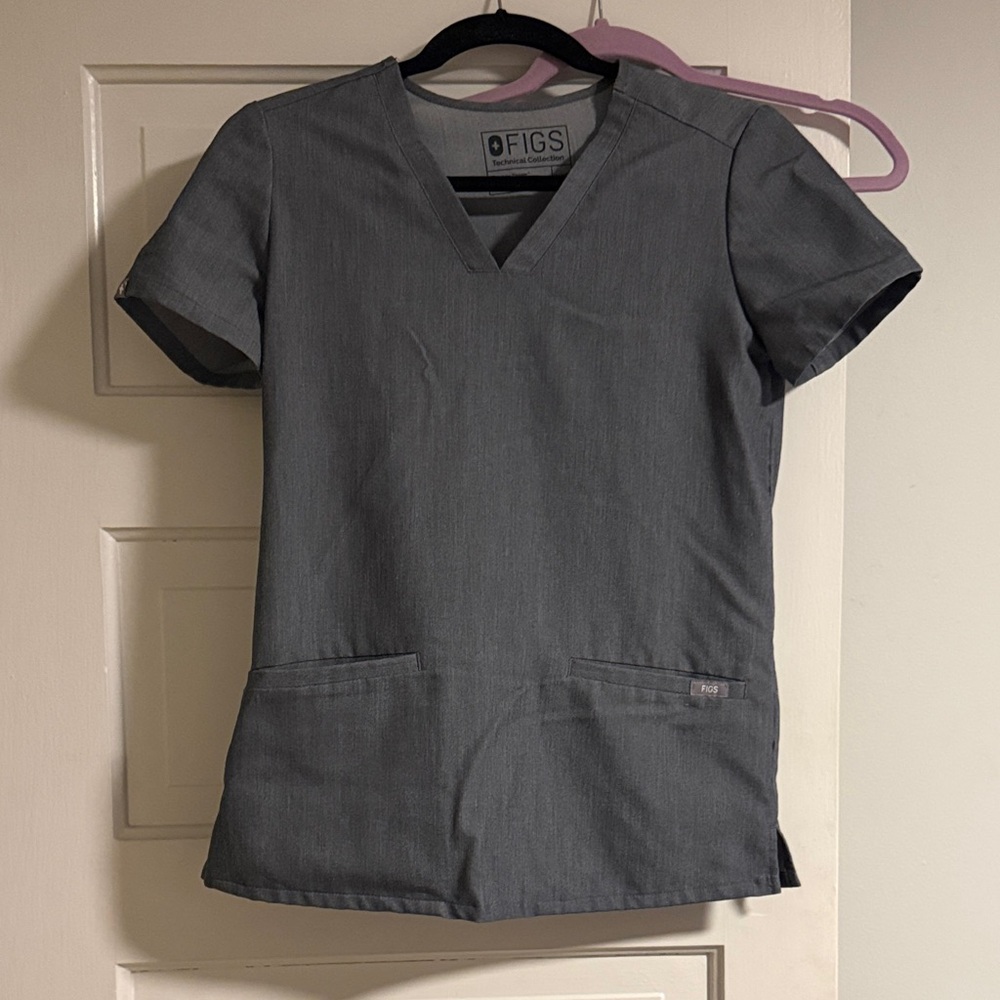 FIGS Casma Scrub Top in Graphite